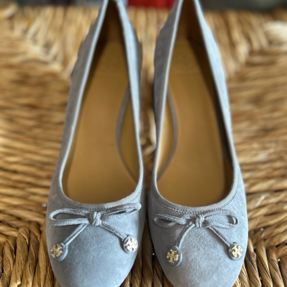 TORY BURCH LAILA BLOCK HEEL GRAY SUEDE PUMP NEW SIZE 8.5